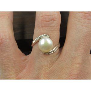 Size 7 Sterling Silver White White Pearl With Diamond Accents Band Ring